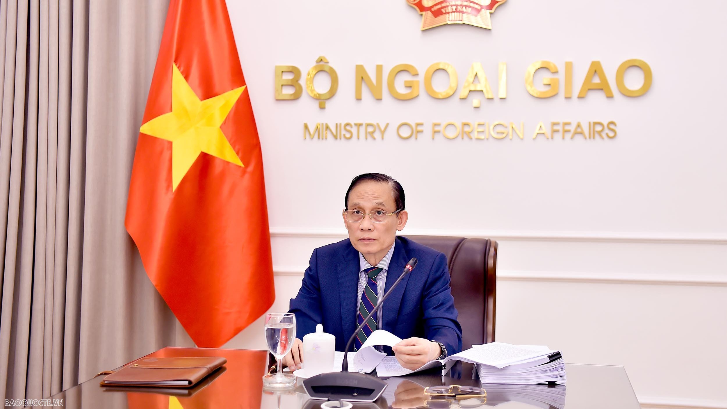 Ủy viên Bộ Chính trị, Bộ trưởng Ngoại giao Lê Hoài Trung điện đàm với Ngoại trưởng Algeria và Namibia