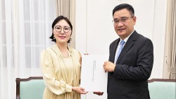 Đại sứ Mông Cổ tại Việt Nam trình bản sao Thư ủy nhiệm