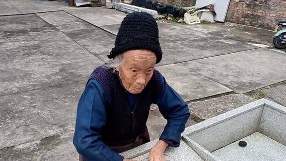 Trung Quốc: Cụ bà 110 tuổi và bí quyết giản dị để duy trì sức khỏe tốt