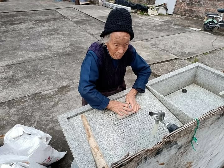 Trung Quốc: Cụ bà 110 tuổi và bí quyết giản dị để duy trì sức khỏe tốt