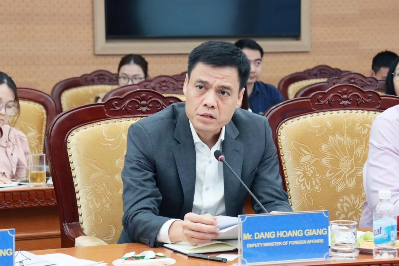 Thứ trưởng Bộ Ngoại giao Đặng Hoàng Giang phát biểu tại buổi làm việc. (Nguồn: BNG)