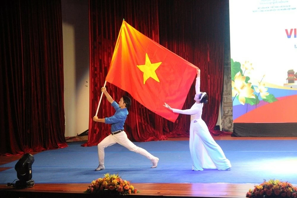 Rạng rỡ bản sắc văn hóa Việt, thắm tình hữu nghị Việt Nam-Campuchia