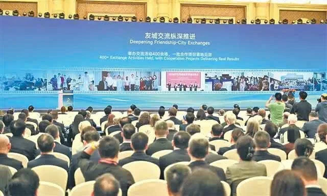 Tỉnh Lào Cai (Việt Nam) và thành phố Trùng Khánh (Trung Quốc) ký kết Bản ghi nhớ về việc thiết lập quan hệ giao lưu, hợp tác hữu nghị