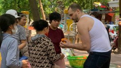 Người bạn Anh quốc và hành trình ‘gieo mầm nhân ái’ giữa lòng Hà Nội
