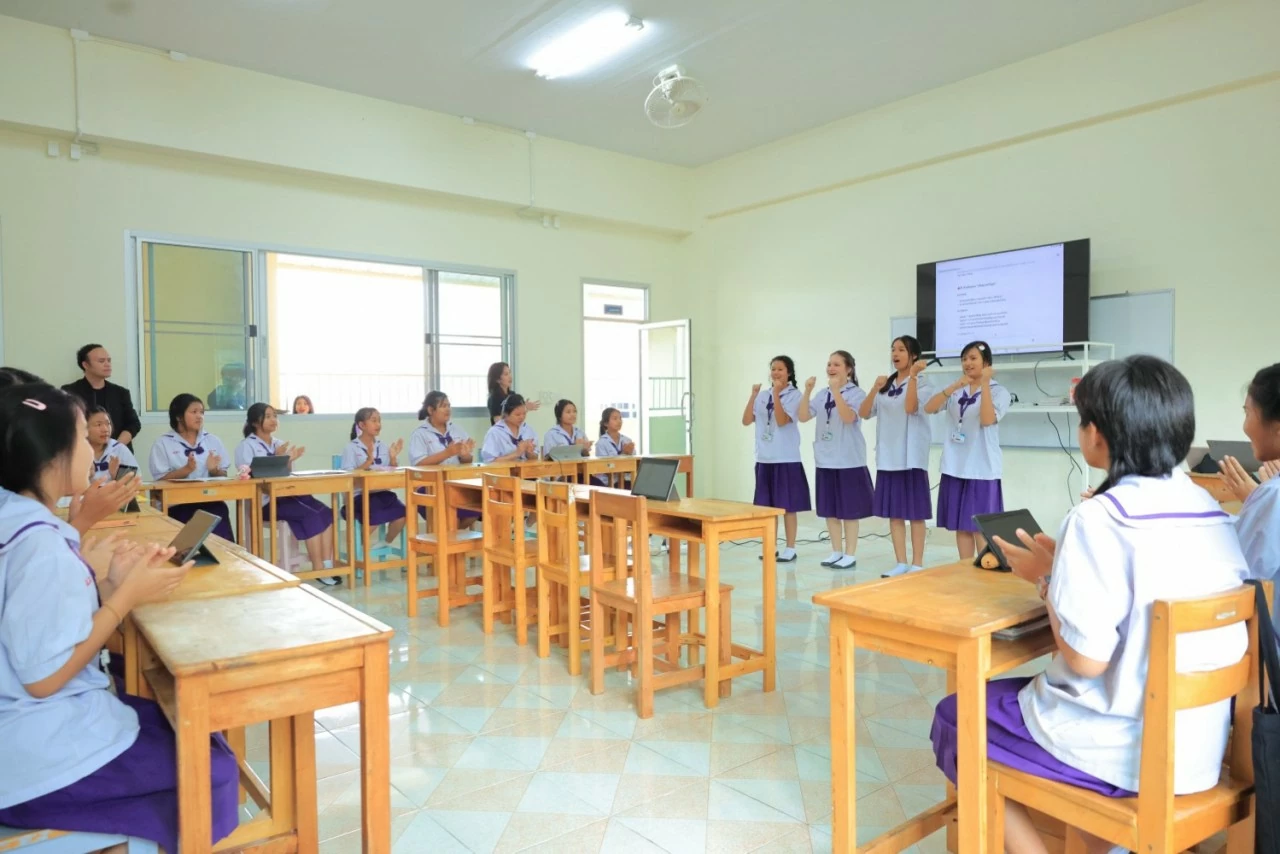 AI và các công cụ số đang được đưa vào lớp học tại Thái Lan, giúp học sinh tham gia bài học chủ động hơn. AI và các công cụ số đang được đưa vào lớp học tại Thái Lan, giúp học sinh tham gia bài học chủ động hơn.