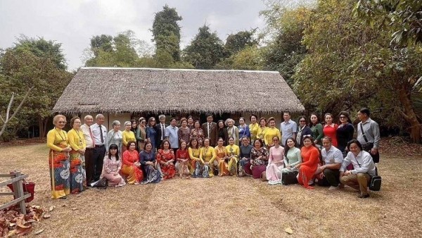 Ho Chi Minh in the spiritual life of Vietnamese people in Thailand