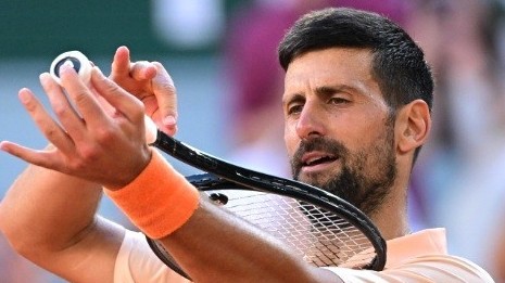 Djokovic vào vòng 3 Roland Garros và lập kỷ lục mới