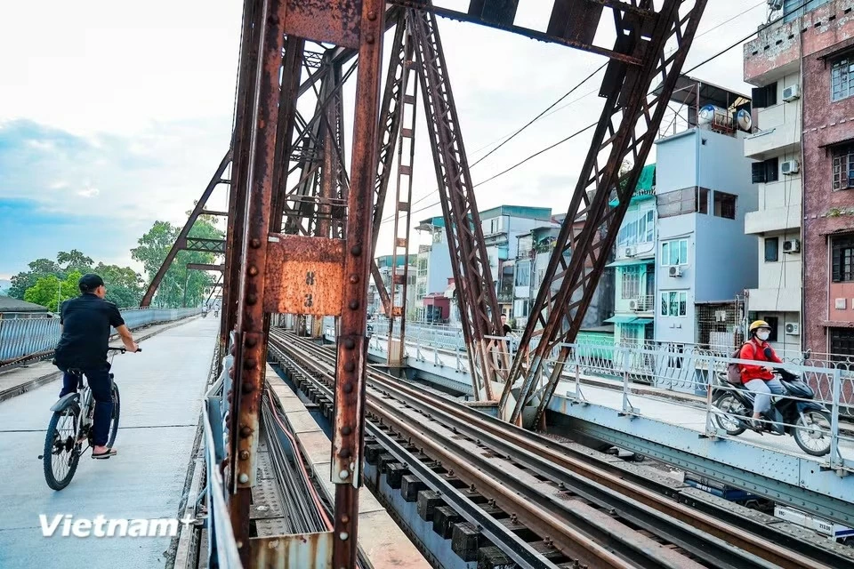 cầu Long Biên