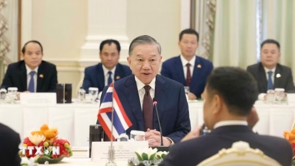 General Secretary, President To Lam holds talks with Thai Prime Minister Anutin Charnvirakul in Bangkok