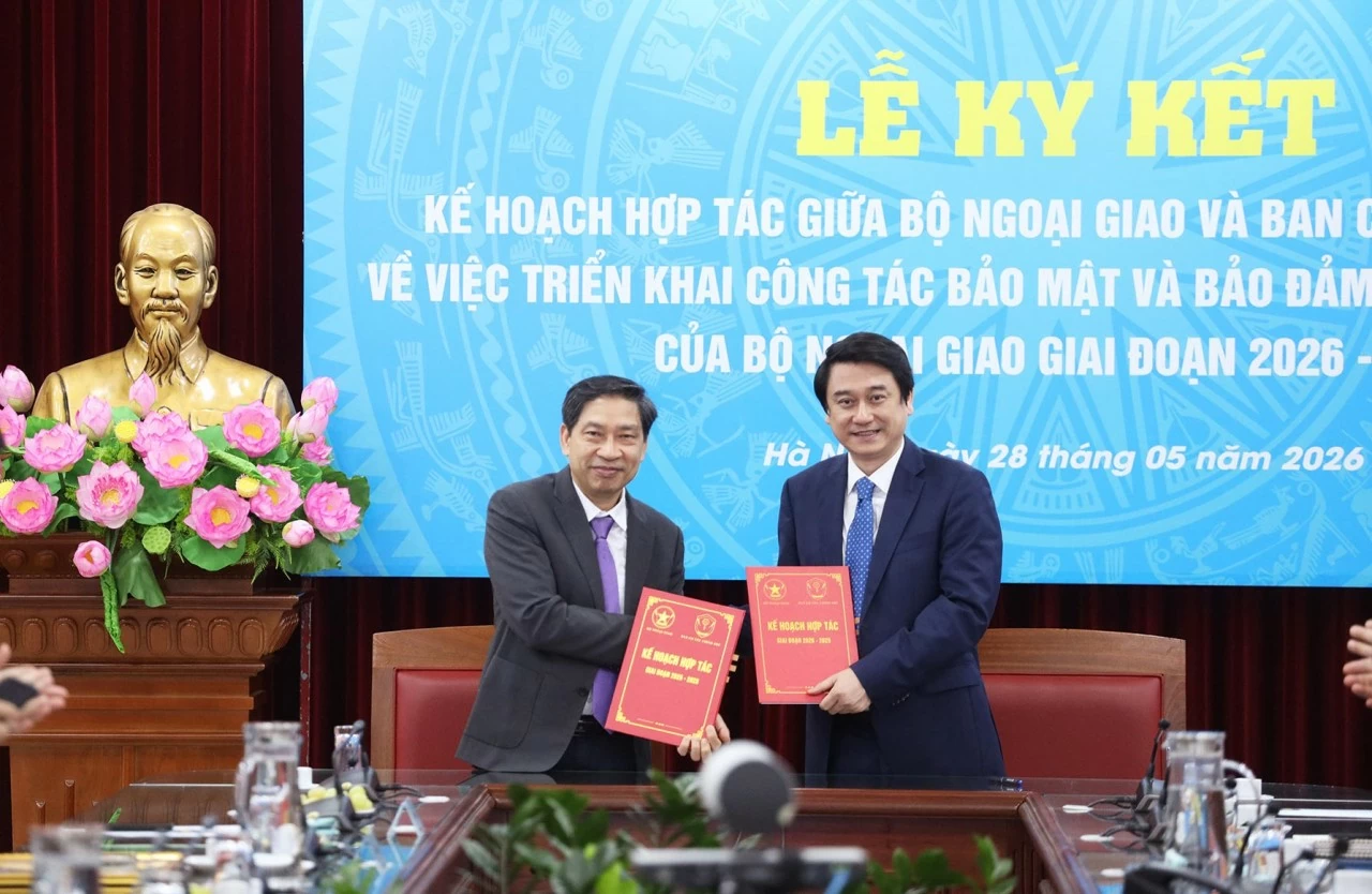 Lễ ký Kế hoạch hợp tác giữa Bộ Ngoại giao và Ban Cơ yếu Chính phủ giai đoạn 2026 - 2028. (Ảnh: Thành Long)