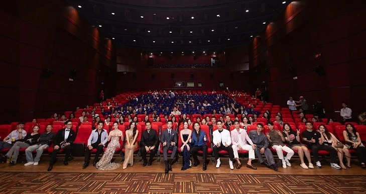 Bộ phim điện ảnh 'Ốc mượn hồn' ra mắt khán giả Hà Nội, thu hút đông đảo nghệ sĩ tham dự
