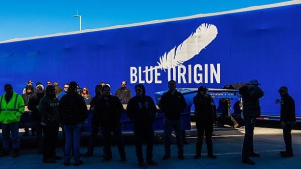 Tên lửa phát nổ khi thử nghiệm, Blue Origin gặp khó trong cuộc đua với SpaceX