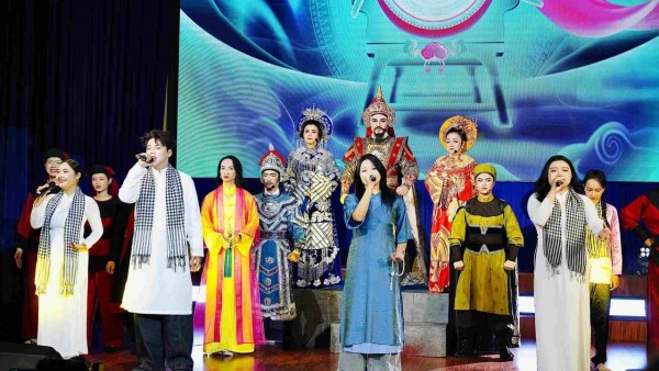 Đưa sân khấu cải lương đến gần hơn với giới trẻ