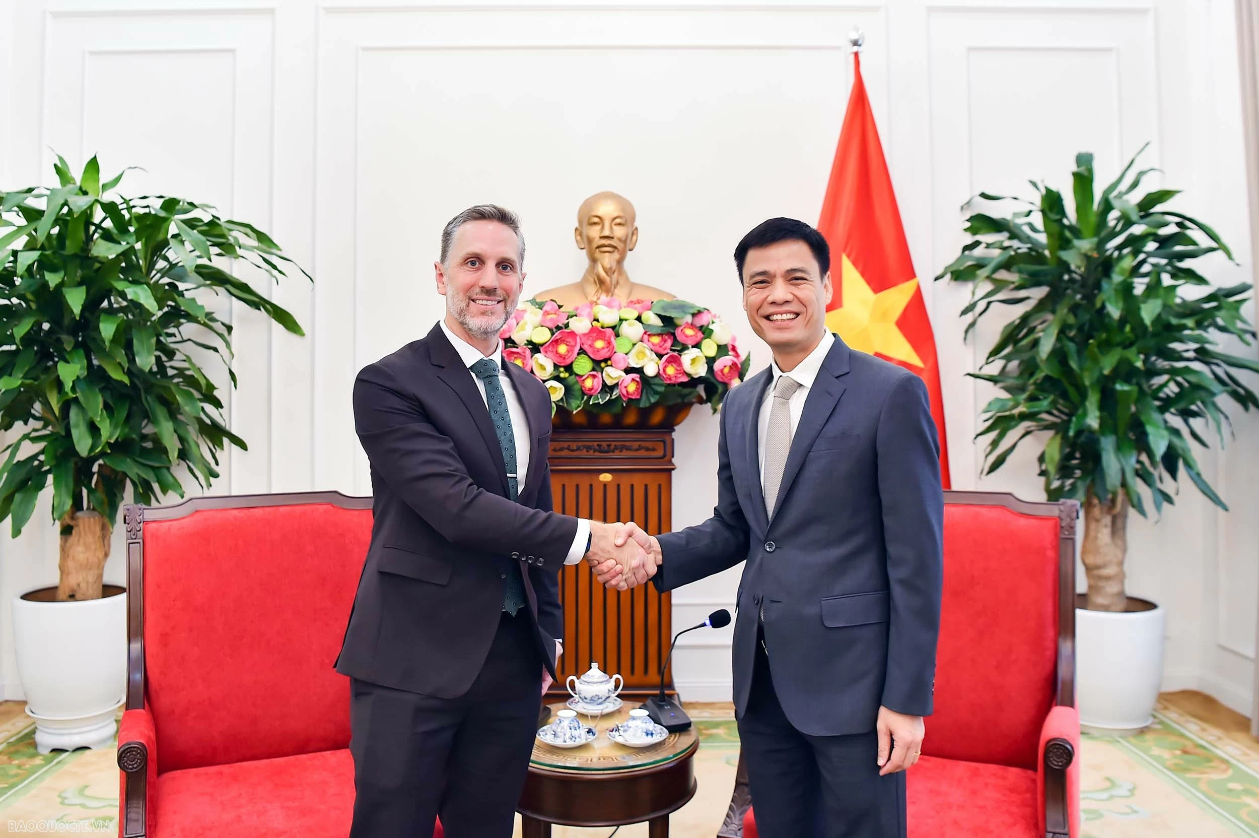 Thứ trưởng Đặng Hoàng Giang làm việc Trưởng đại diện Quỹ Dân số Liên hợp quốc tại Việt Nam Thứ trưởng Ngoại giao Đặng Hoàng Giang làm việc Trưởng đại diện Quỹ Dân số Liên hợp quốc tại Việt Nam