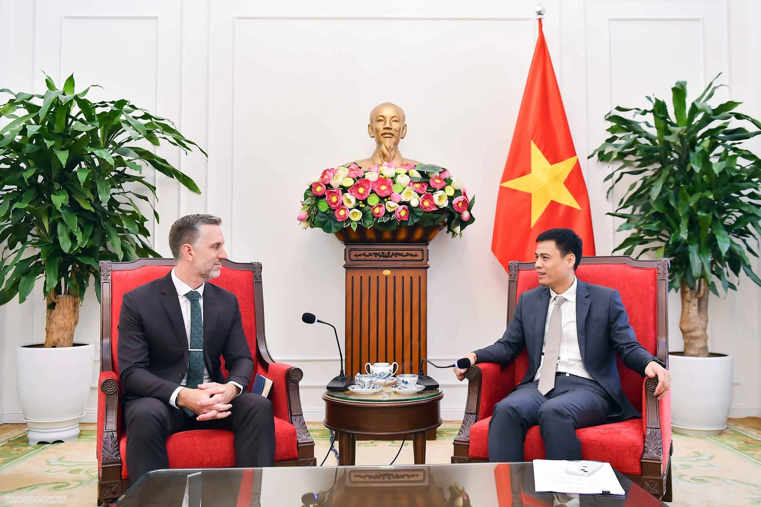 Thứ trưởng Đặng Hoàng Giang làm việc Trưởng đại diện Quỹ Dân số Liên hợp quốc tại Việt Nam Thứ trưởng Ngoại giao Đặng Hoàng Giang làm việc Trưởng đại diện Quỹ Dân số Liên hợp quốc tại Việt Nam