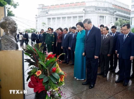 Tổng Bí thư, Chủ tịch nước dâng hoa trước tượng Chủ tịch Hồ Chí Minh tại Singapore Tổng Bí thư, Chủ tịch nước dâng hoa trước tượng Chủ tịch Hồ Chí Minh tại Singapore