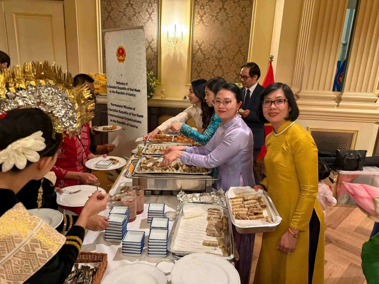 sự kiện còn giới thiệu nhiều món ăn đặc trưng được chế biến từ gạo của các nước ASEAN, tạo nên không gian giao lưu sôi nổi giữa cộng đồng ngoại giao, các tổ chức quốc tế và người dân Áo.