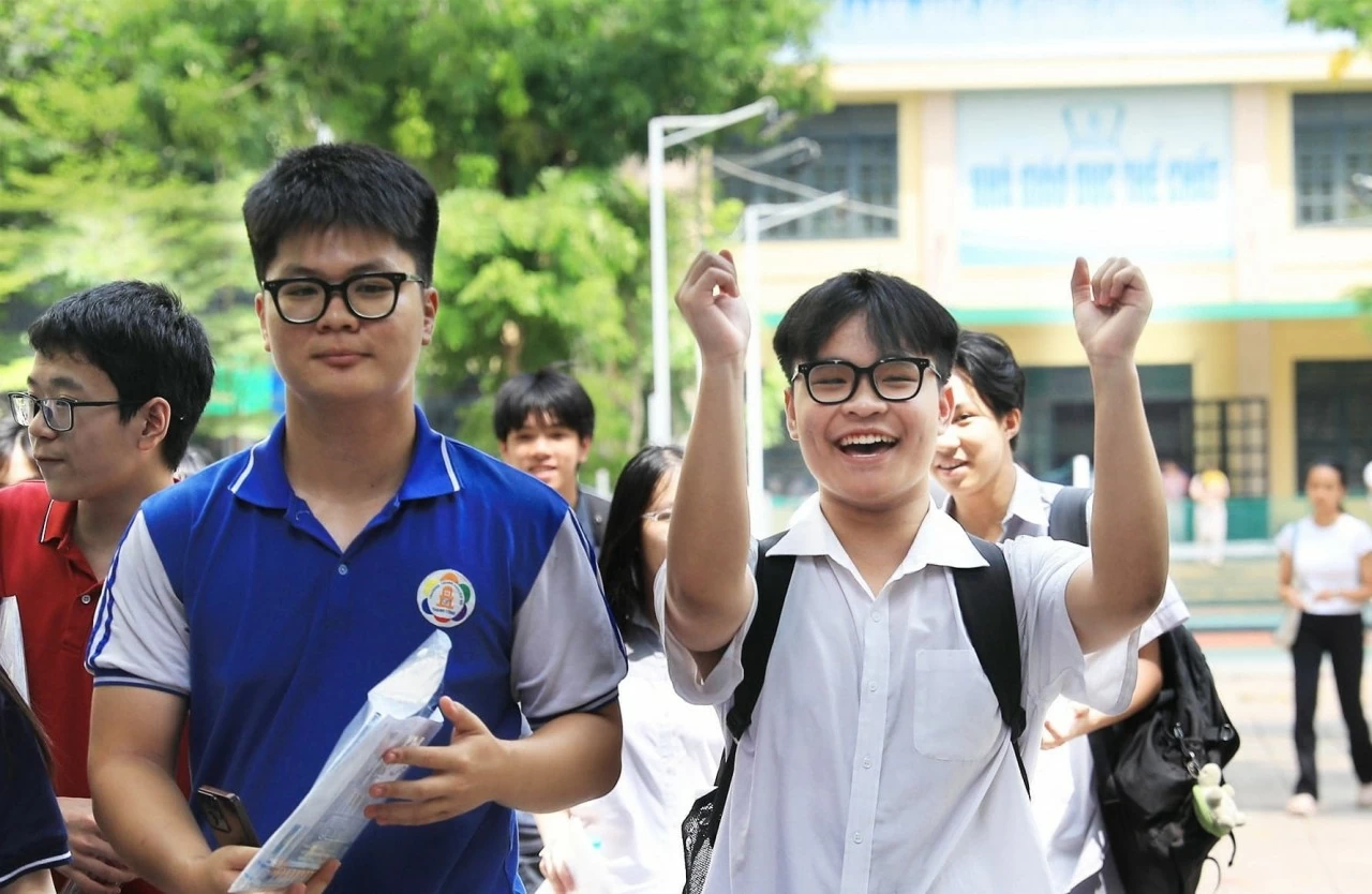 Hướng dẫn giải đề môn Ngữ văn thi lớp 10 tại Hà Nội Hướng dẫn giải đề môn Ngữ văn thi lớp 10 tại Hà Nội