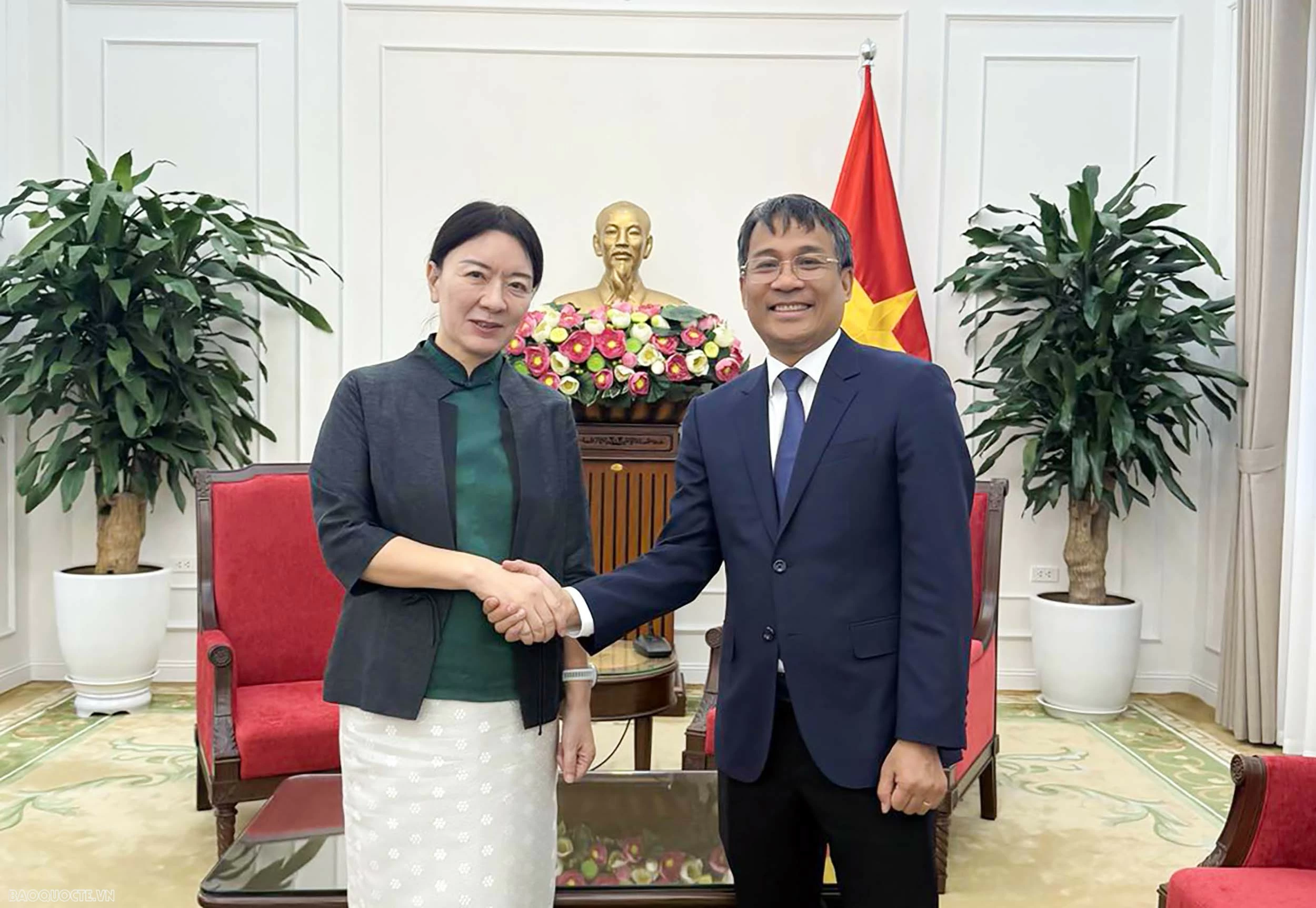 Thứ trưởng Thường trực Nguyễn Minh Vũ tiếp Phó Chủ tịch Khu tự trị Quảng Tây, Trung Quốc.