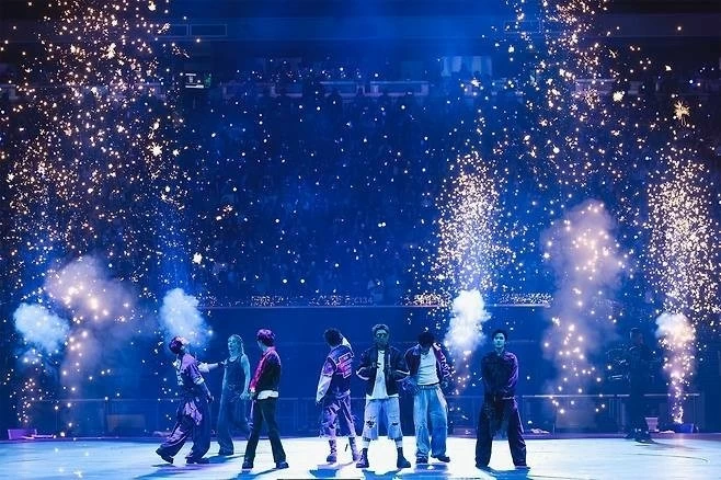 Nhóm nhạc BTS khuấy động Las Vegas với một trong những đêm diễn thuộc tour Arirang, chuỗi chương trình vừa ghi nhận lượng khán giả lên tới 840.000 người tại Bắc Mỹ. (Nguồn: Yonhap)