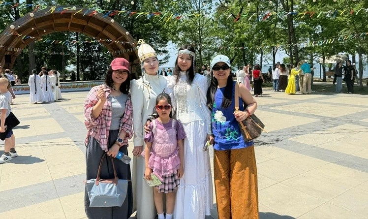 Tổng Lãnh sự Nguyễn Việt Kiên dự lễ hội văn hóa truyền thống đặc sắc của cộng đồng Yakutia tại Vladivostok (Nga)