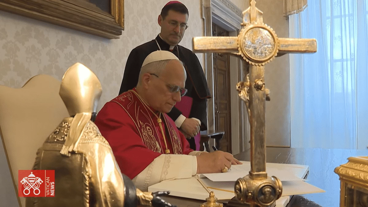 Giáo hoàng Leo XIV ký thông điệp về AI. (Nguồn: Vatican News) Giáo hoàng Leo XIV ký thông điệp về AI. (Nguồn: Vatican News)