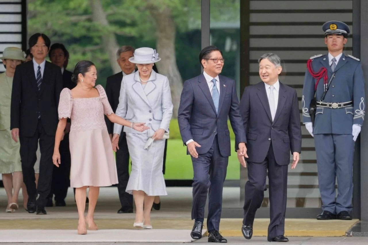 Naruhito và Masako chào đón Ferdinand Marcos Jr. cùng Đệ nhất phu nhân Liza Araneta-Marcos trong lễ đón chính thức tại Hoàng cung ở Tokyo hôm thứ Tư. (Nguồn: Jiji) Naruhito và Masako chào đón Ferdinand Marcos Jr. cùng Đệ nhất phu nhân Liza Araneta-Marcos trong lễ đón chính thức tại Hoàng cung ở Tokyo hôm thứ Tư. (Nguồn: Jiji)
