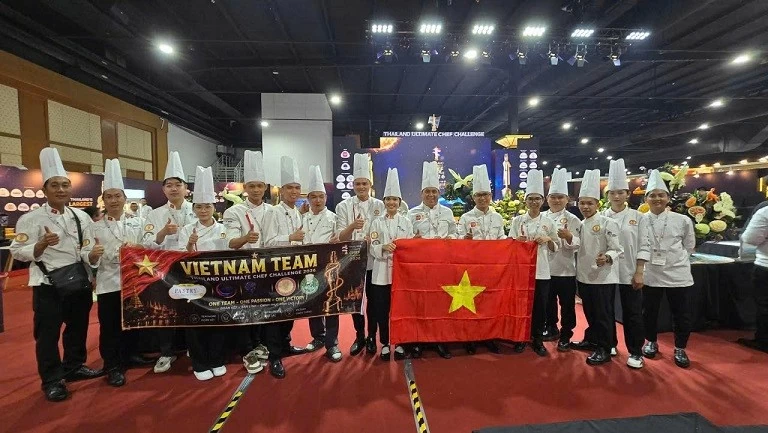 Đầu bếp Hà Nội giành 2 Huy chương đồng tại đấu trường ẩm thực quốc tế Đầu bếp Hà Nội giành 2 Huy chương Đồng tại đấu trường ẩm thực quốc tế