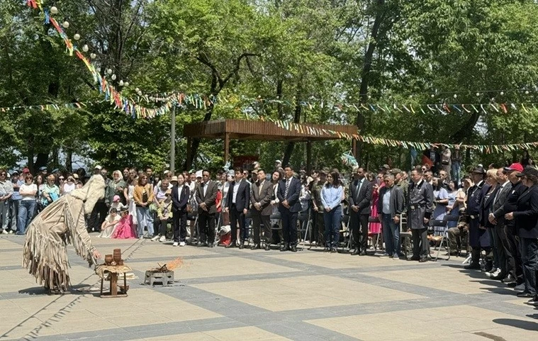 Tổng Lãnh sự Nguyễn Việt Kiên dự lễ hội văn hóa truyền thống đặc sắc của cộng đồng Yakutia tại Vladivostok (Nga) Tổng Lãnh sự Nguyễn Việt Kiên dự lễ hội văn hóa truyền thống đặc sắc của cộng đồng Yakutia tại Vladivostok (Nga)