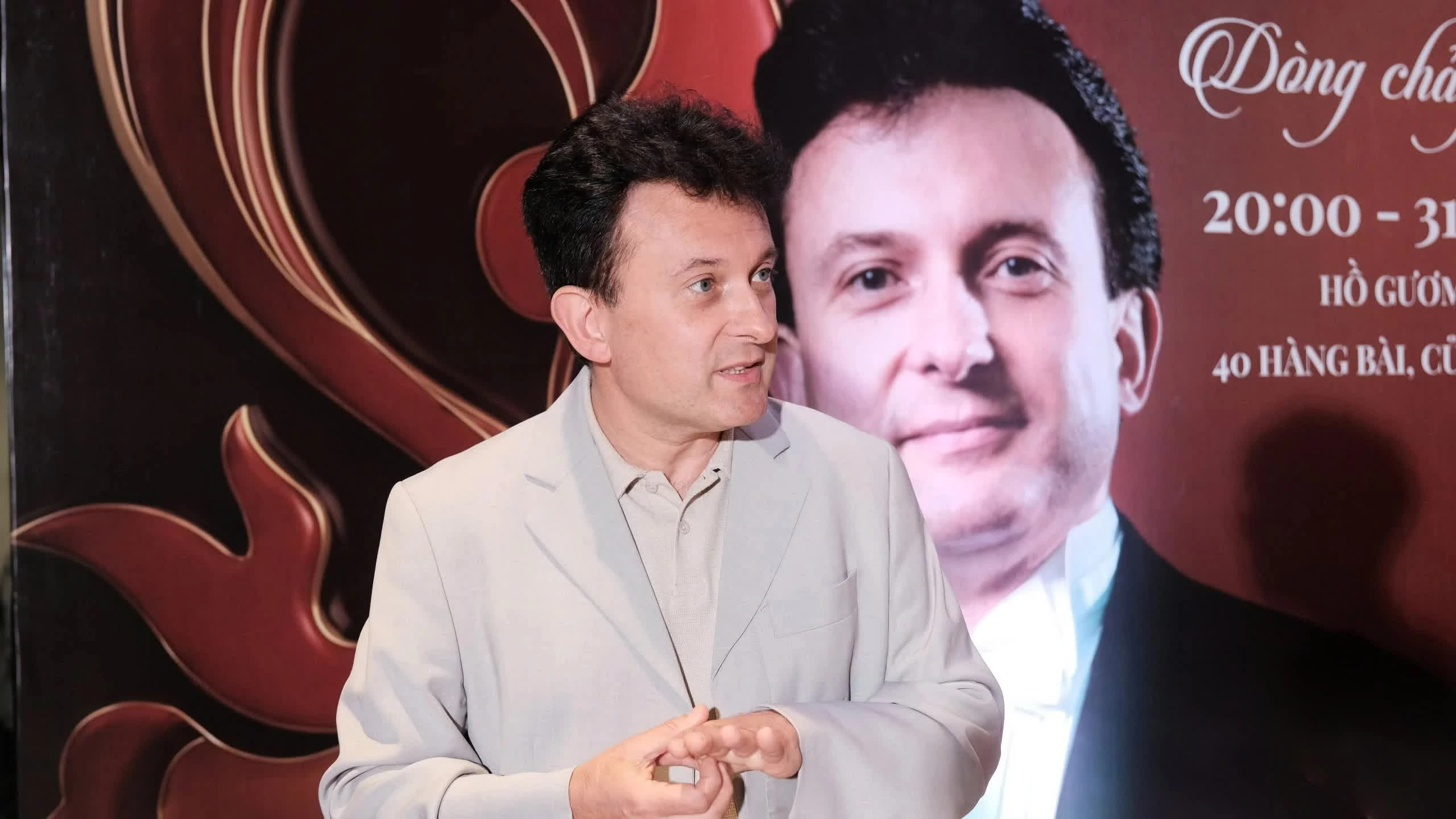 Nghệ sĩ Rafael Luszczewski cho rằng, âm nhạc có khả năng tạo nên sự thấu hiểu vượt qua mọi rào cản ngôn ngữ. (Ảnh: Đoàn Ngân)