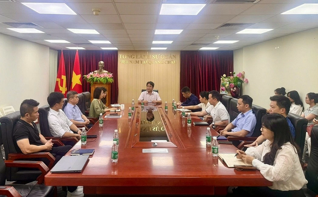 Tổng Lãnh sự quán Việt Nam tại Quảng Châu tổ chức sinh hoạt chuyên đề Tổng Lãnh sự quán Việt Nam tại Quảng Châu tổ chức sinh hoạt chuyên đề