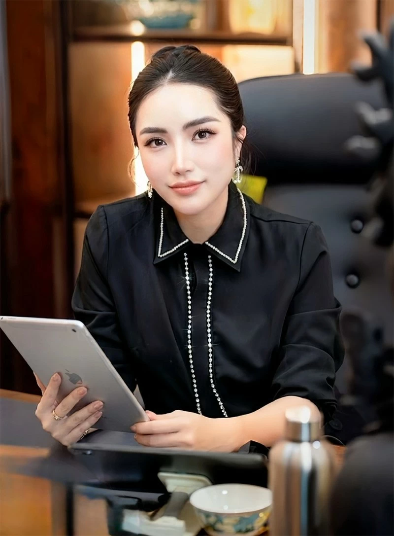 Doanh nhân Đỗ Hương Ly - Chủ tịch kiêm Tổng Giám đốc Công ty Cổ phần Đầu tư và Công nghệ DNL Doanh nhân Đỗ Hương Ly - Chủ tịch kiêm Tổng Giám đốc Công ty Cổ phần Đầu tư và Công nghệ DNL
