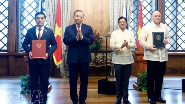 Vietnam, Philippines leaders witness signing cooperation documents, elevate ties to Enhanced Strategic Partnership