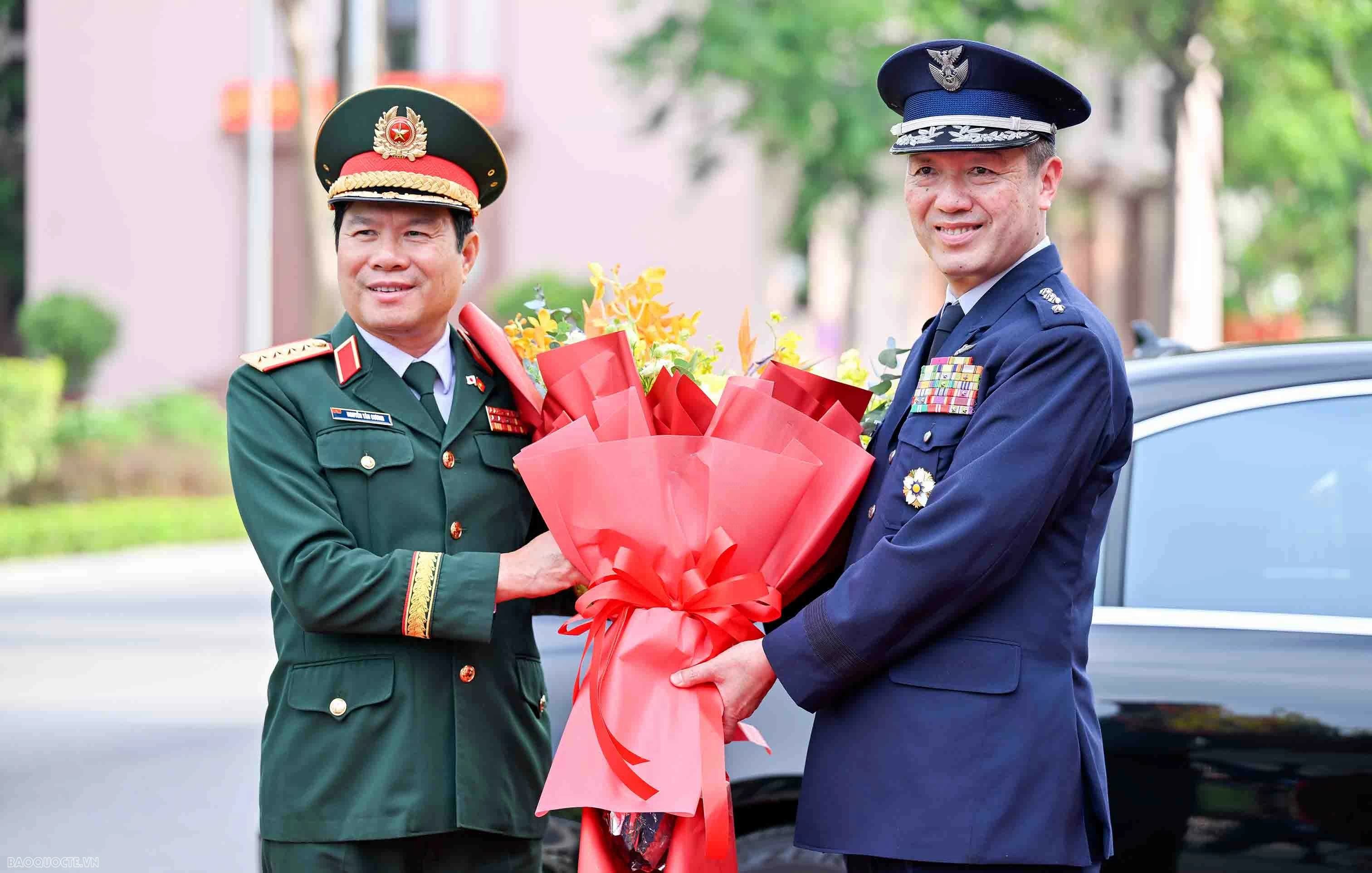 Việt Nam sẵn sàng tiếp nhận học viên quốc phòng Nhật Bản sang học tiếng Việt