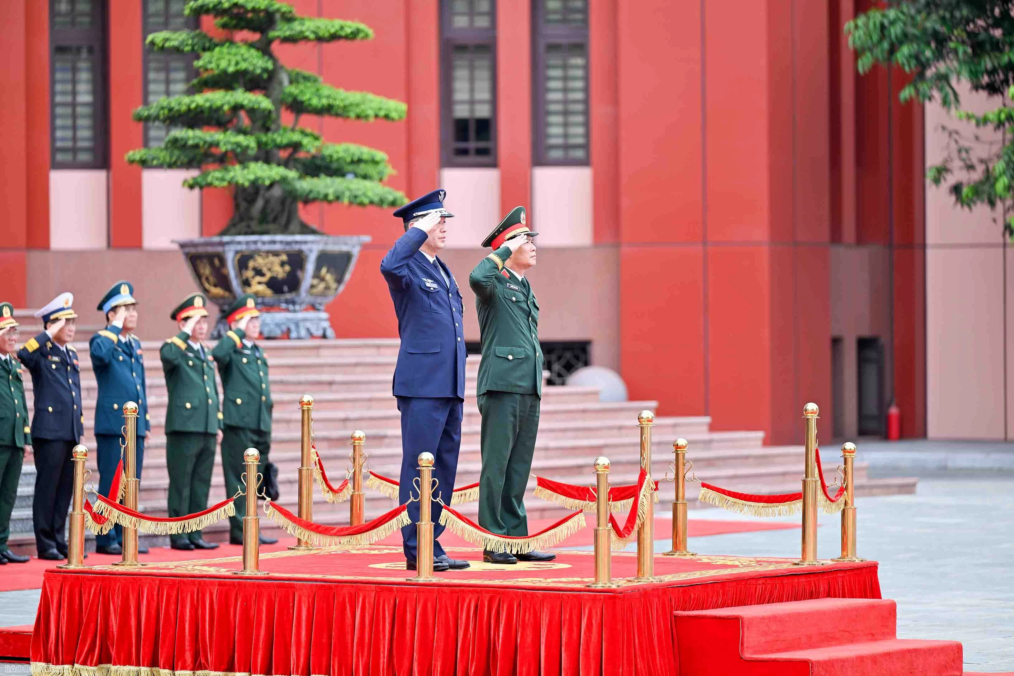 Việt Nam sẵn sàng tiếp nhận học viên quốc phòng Nhật Bản sang học tiếng Việt