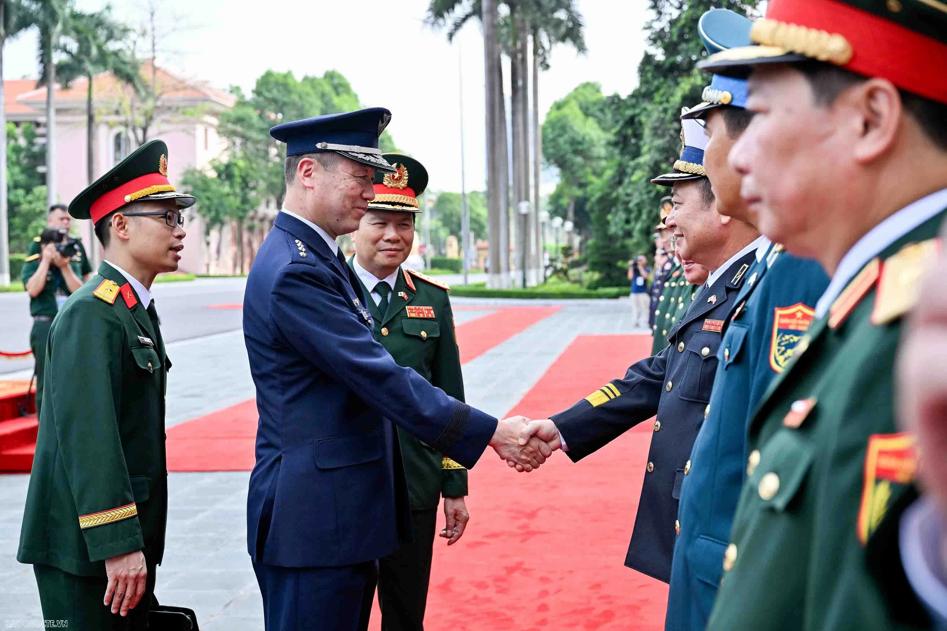 Việt Nam sẵn sàng tiếp nhận học viên quốc phòng Nhật Bản sang học tiếng Việt