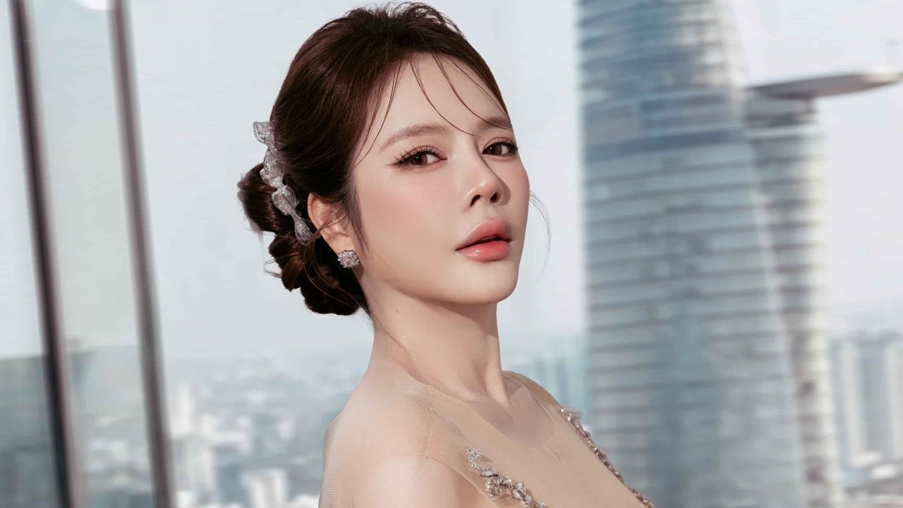 Ngắm vẻ đẹp không tuổi và gu thời trang đẳng cấp của diễn viên Lý Nhã Kỳ