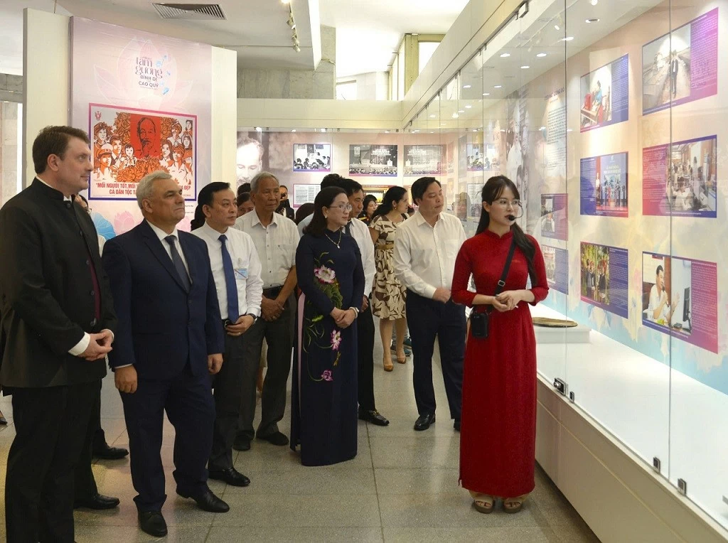 Triển lãm Những tấm gương bình dị mà cao quý năm 2026