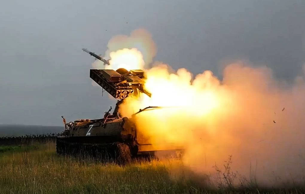 Nga tuyên bố tấn công quy mô lớn Ukraine, sử dụng tên lửa siêu thanh; Kiev mở đợt tập kích UAV vào hàng loạt địa điểm