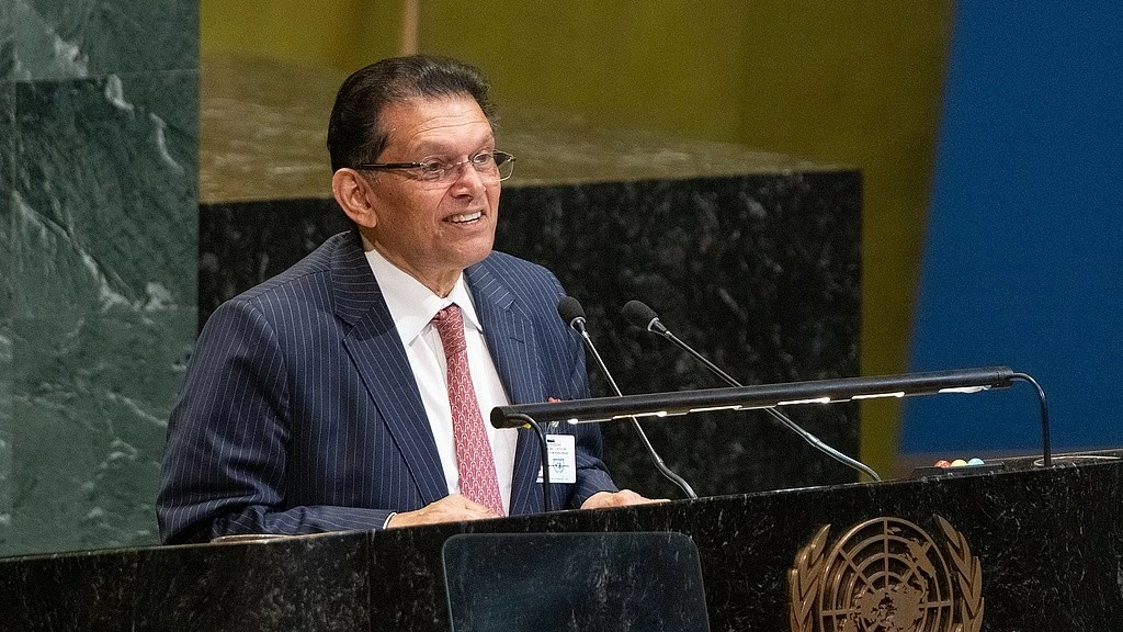 Ngoại trưởng Bangladesh Khalilur Rahman phát biểu sau khi giành chiến thắng trong cuộc bầu chọn Chủ tịch Đại hội đồng Liên hợp quốc khóa 81 tại trụ sở Liên hợp quốc ở New York ngày 2/6. (Nguồn: UN Photo) Ngoại trưởng Bangladesh Khalilur Rahman phát biểu sau khi giành chiến thắng trong cuộc bầu chọn Chủ tịch Đại hội đồng Liên hợp quốc khóa 81 tại trụ sở Liên hợp quốc ở New York ngày 2/6. (Nguồn: UN Photo)