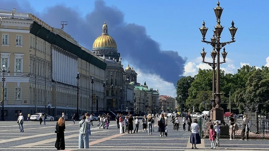Ukraine tấn công kho dầu St. Petersburg của Nga trong ngày khai mạc Diễn đàn Kinh tế quốc tế Ukraine tấn công kho dầu St. Petersburg của Nga trong ngày khai mạc Diễn đàn Kinh tế quốc tế