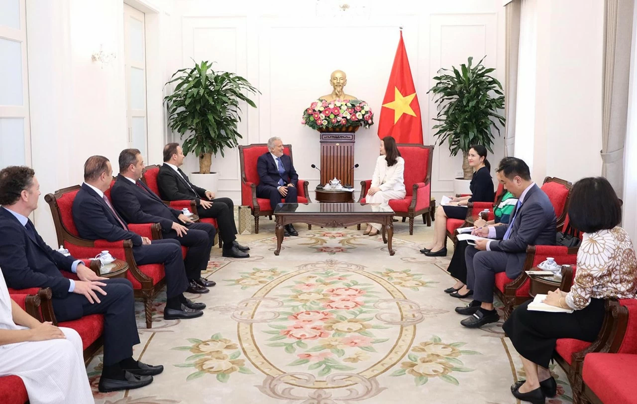 Toàn cảnh buổi làm việc. (Ảnh: Thành Long)