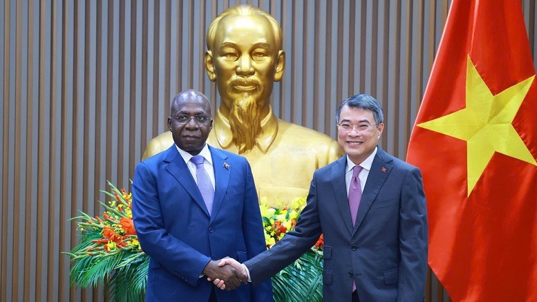 Thủ tướng Lê Minh Hưng: Đề nghị Angola tiếp tục hỗ trợ Tập đoàn Công nghiệp - Năng lượng Quốc gia và các doanh nghiệp Việt Nam
