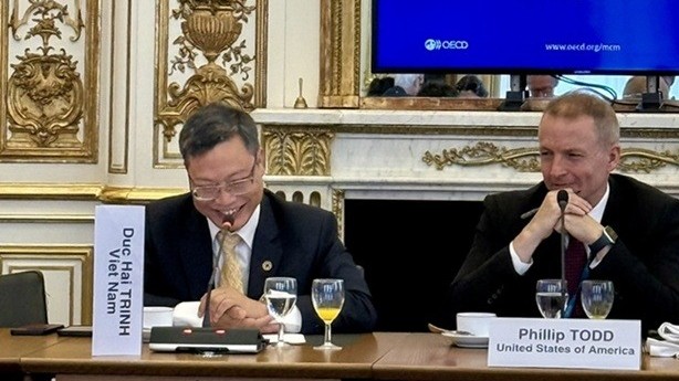 Đại sứ Việt Nam tại Pháp Trịnh Đức Hải tham dự các cuộc đối thoại khu vực bên lề Hội nghị Hội đồng Bộ trưởng OECD năm 2026