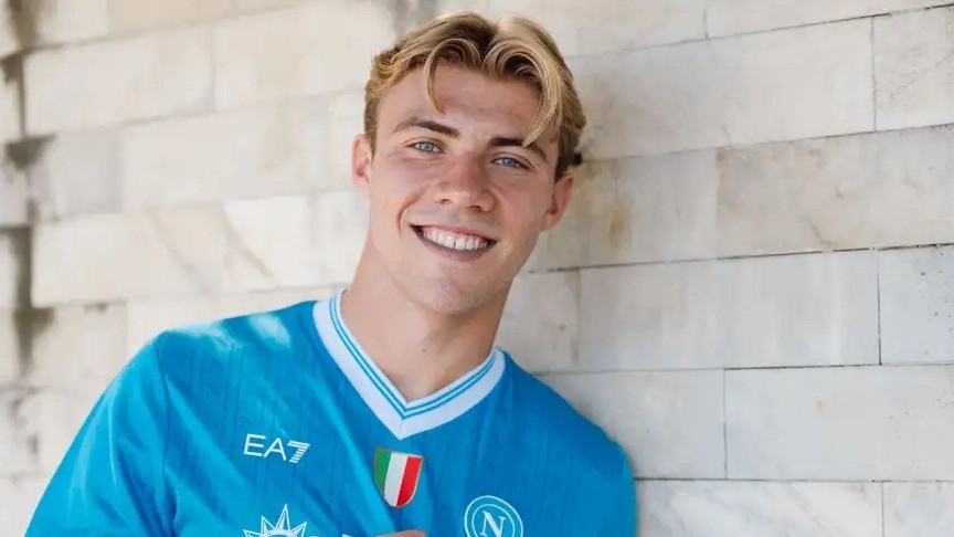 MU bán Rasmus Hojlund cho Napoli