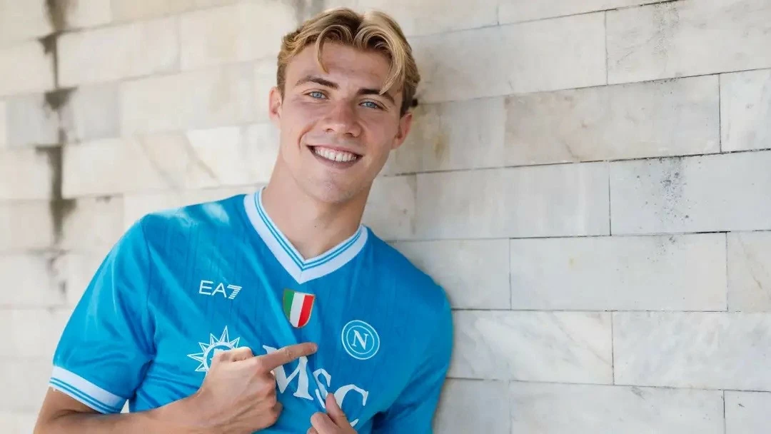 MU bán Rasmus Hojlund cho Napoli