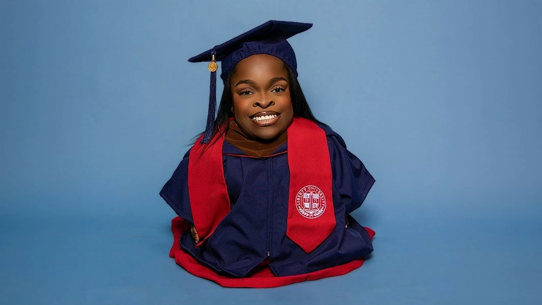 Nữ kỷ lục gia cao 72cm và hành trình chinh phục tấm bằng đại học