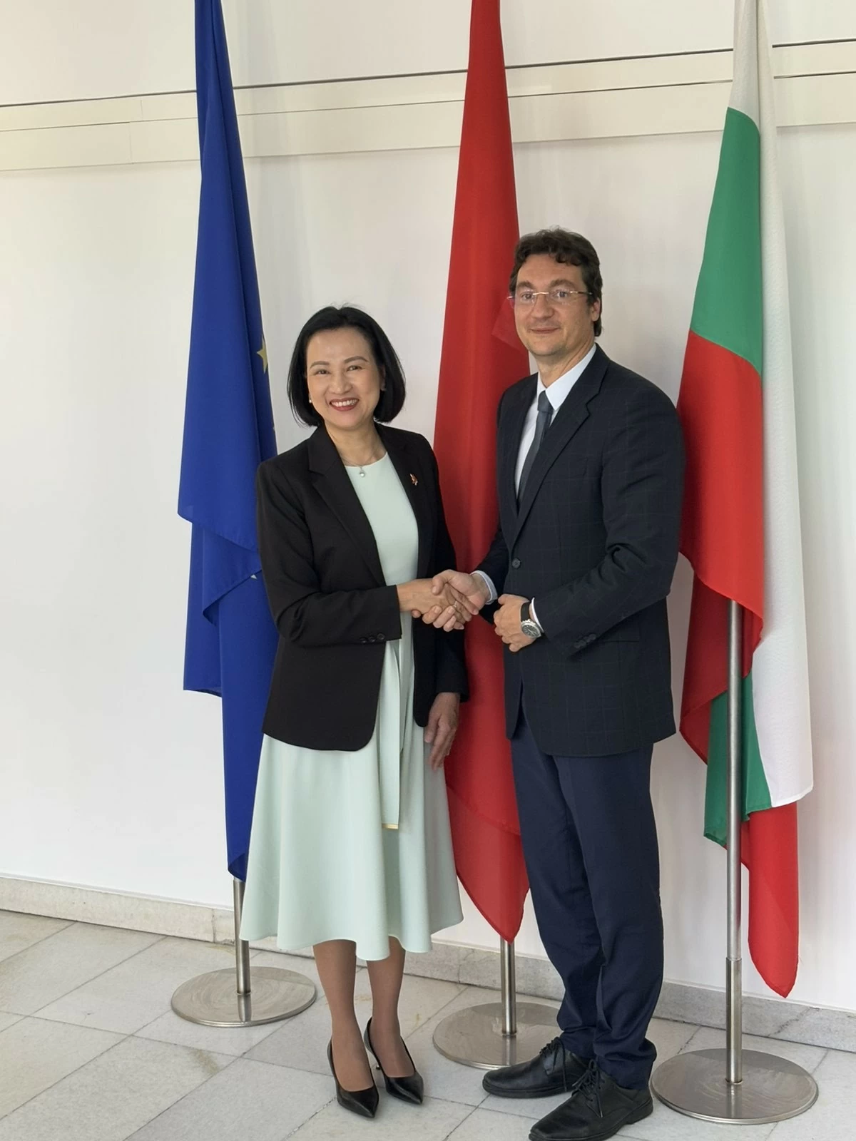 Đại sứ Việt Nam tại Bulgaria gặp Chủ tịch Đảng Xã hội Bulgaria, thúc đẩy hợp tác giữa hai Đảng