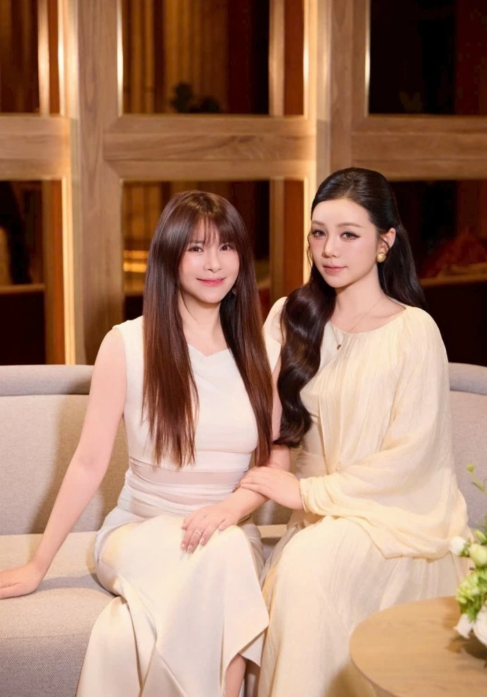 Sao Việt: Chi Pu khoe dáng gợi cảm, Tăng Thanh Hà lên đồ thanh lịch