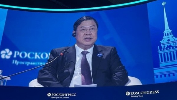 Phó Thủ tướng Thường trực Chính phủ Phạm Gia Túc dự và phát biểu tại Phiên khai mạc Diễn đàn kinh tế Saint Petersburg, Liên bang Nga